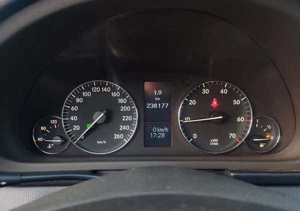 Mercedes-Benz Klasa C cena 18200 przebieg: 238177, rok produkcji 2004 z Starachowice małe 191